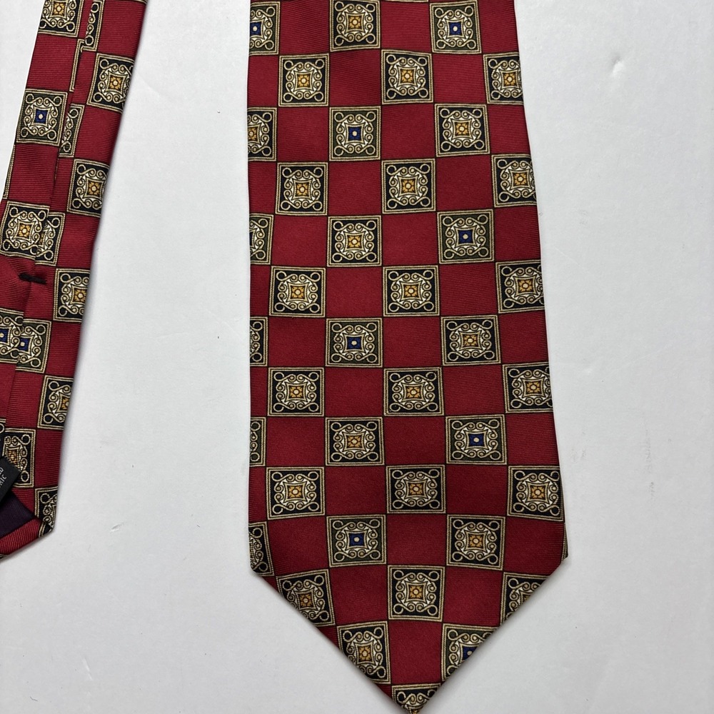 CLAYBROOKE‎ Men's  100% Silk Tie Burgandy and Gold 3.75"W X 56.5"L - Picture 3 of 5
